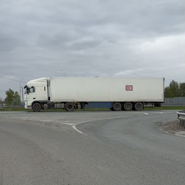 Трал низкорамный для перевозки крупногабаритных грузов