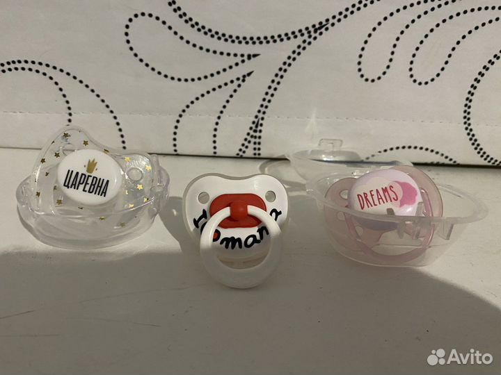 Соска-пустышка, бутылочка, нагрудник