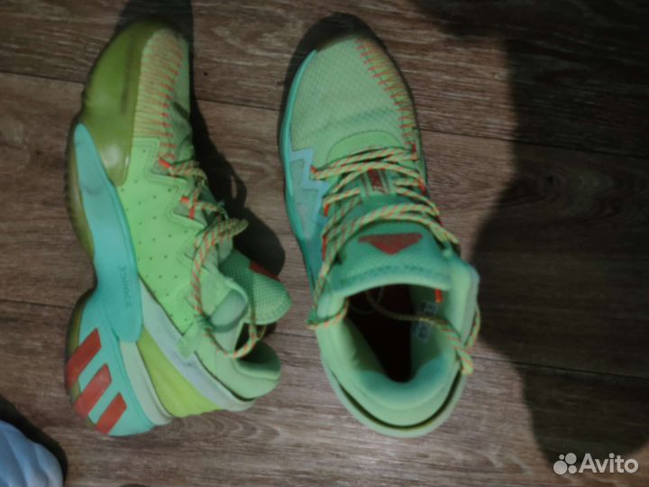 Кроссовки женские 37 размер бу