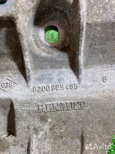 Кронштейн генератора Renault Fluence седан 1.6