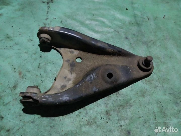 Рычаг подвески передний правый Renault Logan
