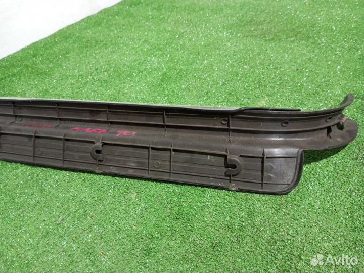 Накладка на порог салона правая Toyota Mark2 JZX90