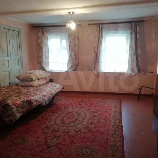 Доля в 3-к. квартире, 140 м², 1/2 эт.