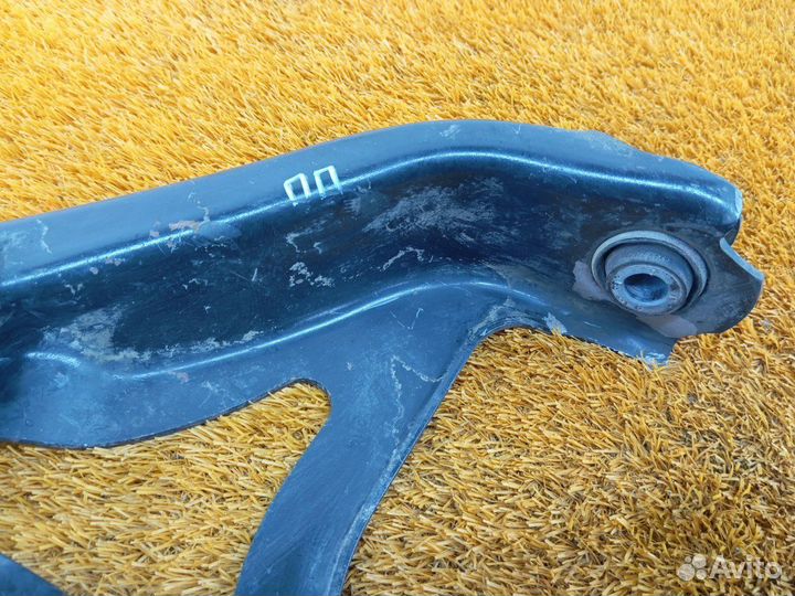 Рычаг подвески нижний передний правый Renault