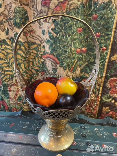 Старинная ваза