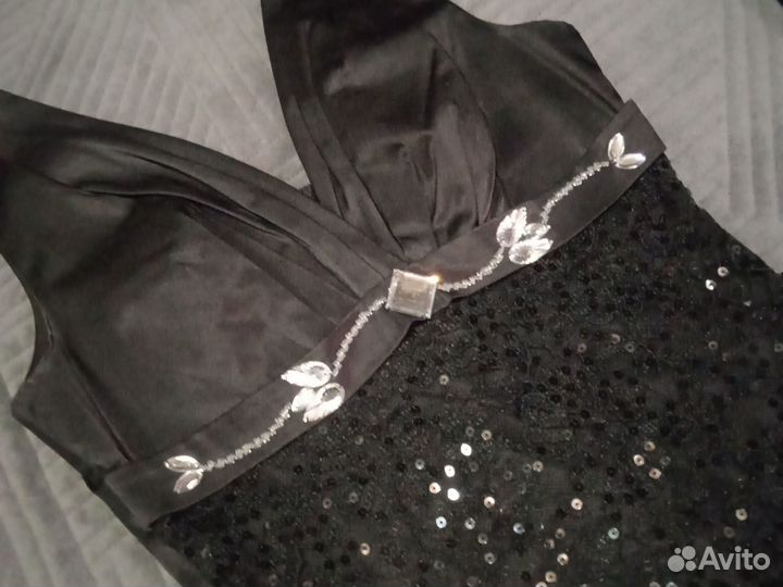 Платья праздничные нарядные