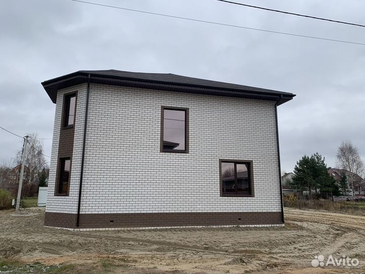 Бригада строителей каменщиков