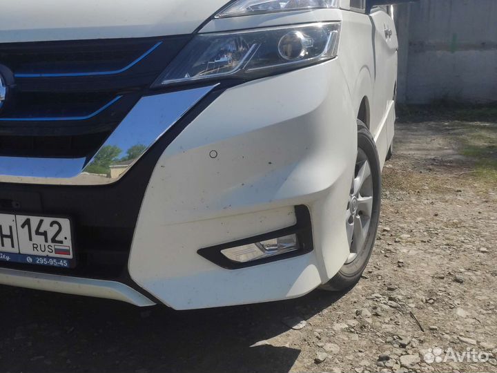 Противотуманные фары Nissan Serena c27