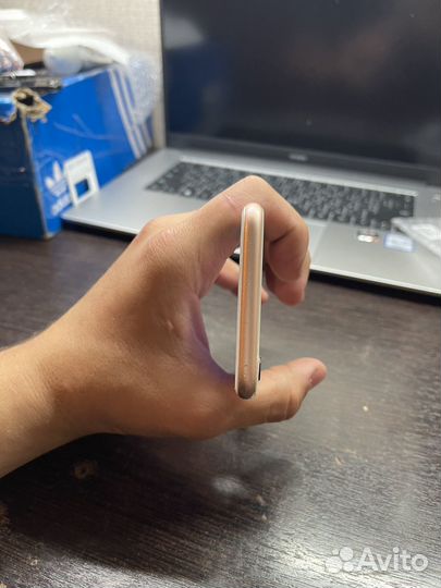 iPhone 8, 64 ГБ