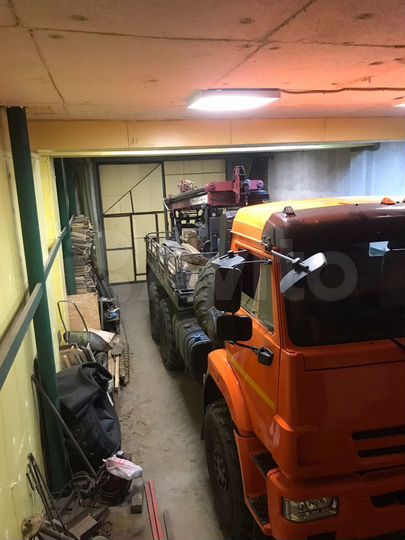 Гараж, > 30 м²