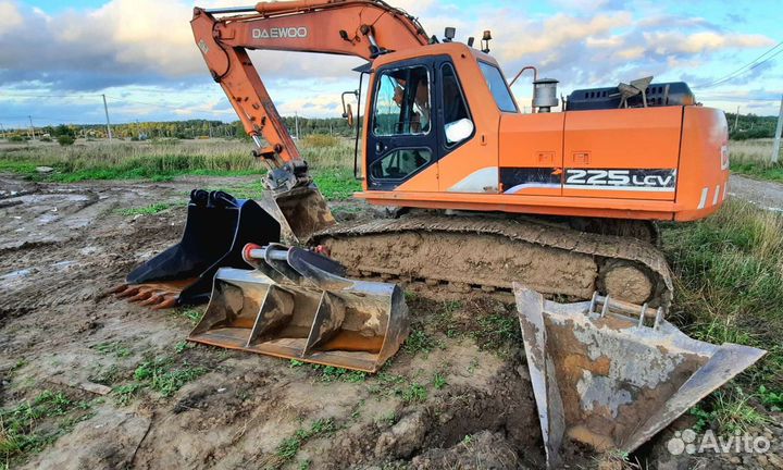 Аренда гусеничного экскаватора