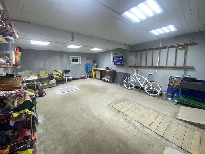 Гараж, > 30 м²