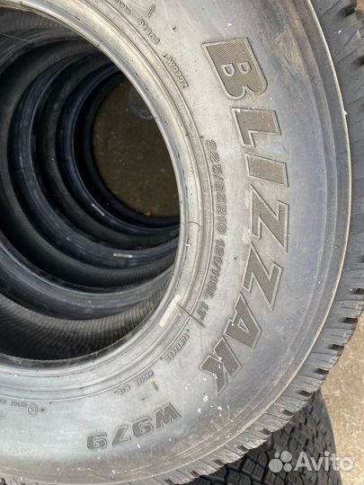 Bridgestone Blizzak W979 225/85 R16C