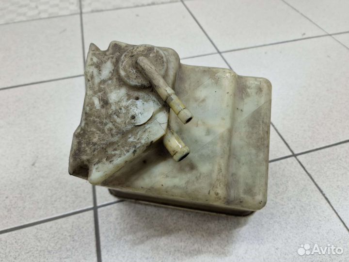 Увеличенный / Большой бачок гура на Audi 100/A6 C4