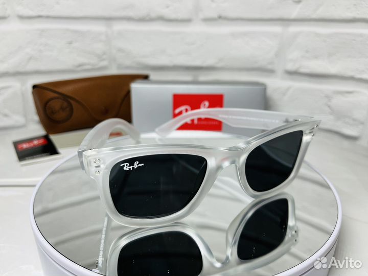 Солнцезащитные очки Ray ban новинка