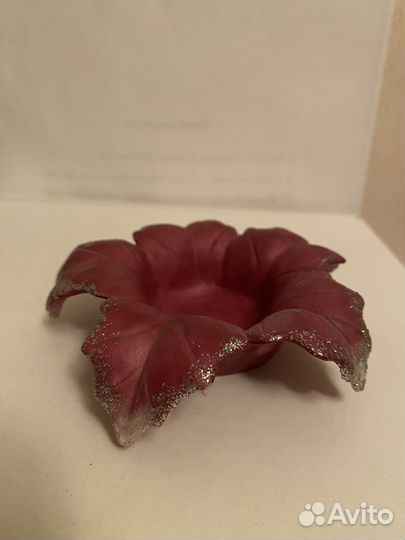 Свеча на подсвечнике-подставке в виде цветка