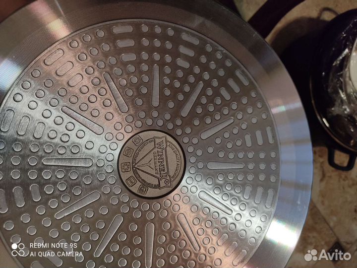 Кастрюля новая 9 литров