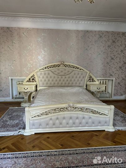 Спальный гарнитур