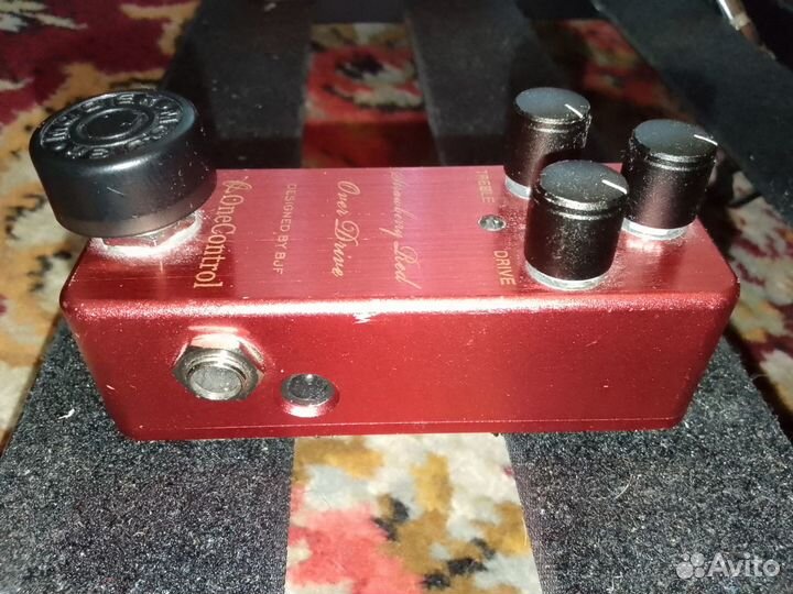 One Control Strawberry Red Overdrive pedal гитарна