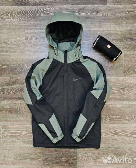 Демисезонная куртка Nike