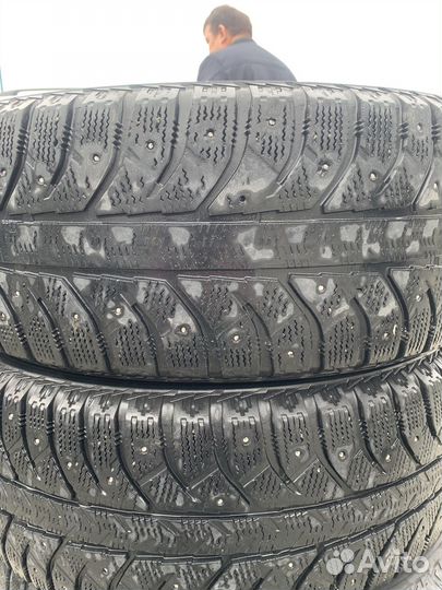 Bridgestone Ice Cruiser 7000 205/60 R16 92T