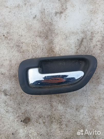 Внутренняя ручка двери левая Dodge Stratus седан 2