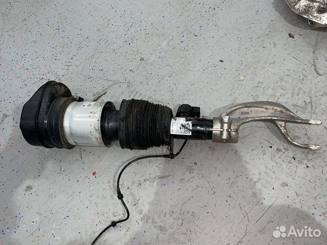 Передний левый амортизатор BMW X7 G07