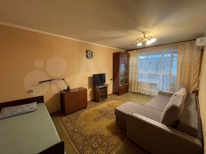 2-к. квартира, 46 м², 1/9 эт.