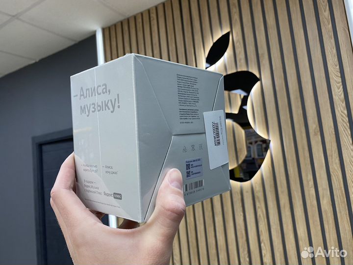 Новая Яндес Станция Мини с часами Белая