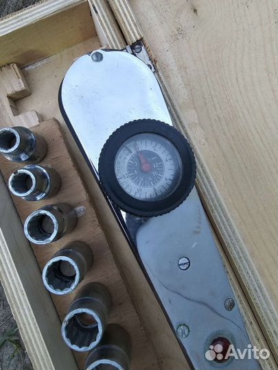 Динамометрический ключ с набором головок