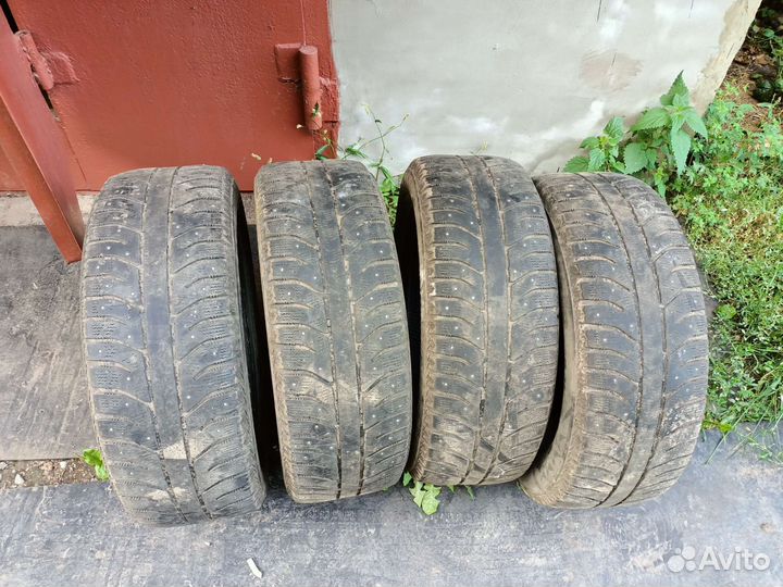 Bridgestone Ice Cruiser 7000 205/60 R16