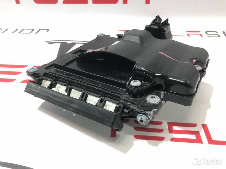 Блок электронных предохранителей Tesla Model X