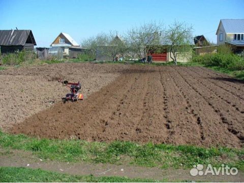 Вспашка земли мотоблоком