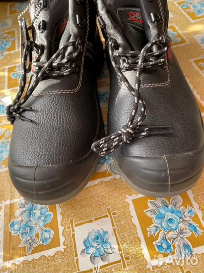 Ботинки с металлоподноском