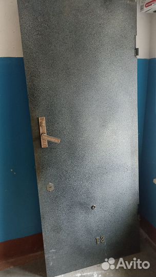 Продам входную дверь