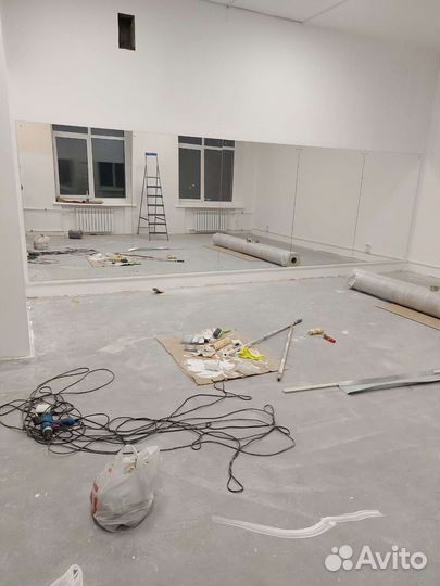 Большое зеркало для танцевального зала