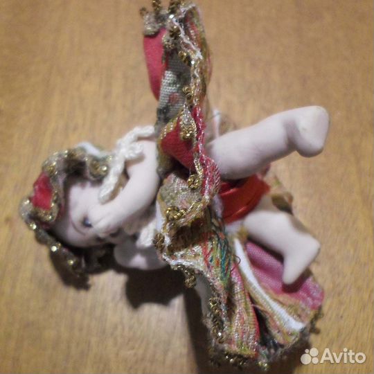 Кукла фарфоровая подарочная