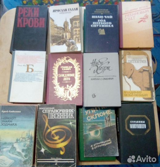 Книги в ассортименте