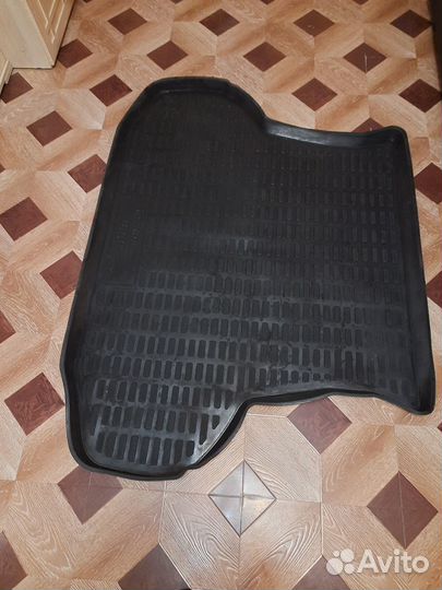 Резиновый коврик для багажника Priora Универсал