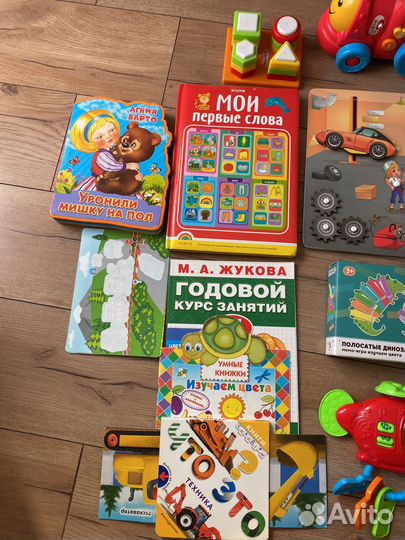 Детские игрушки пакетом и книжки