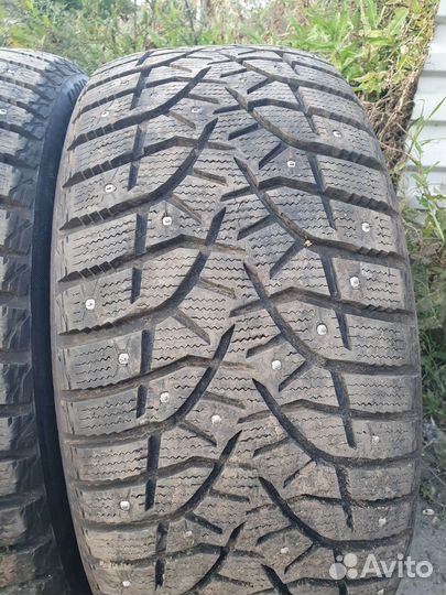 Bridgestone Blizzak Spike-02 SUV 275/40 R20