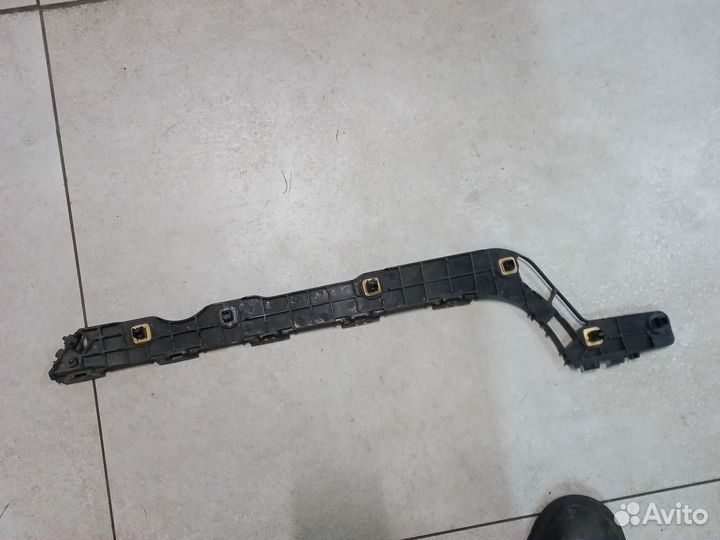 Кронштейн заднего бампера левый Toyota Land Cruise