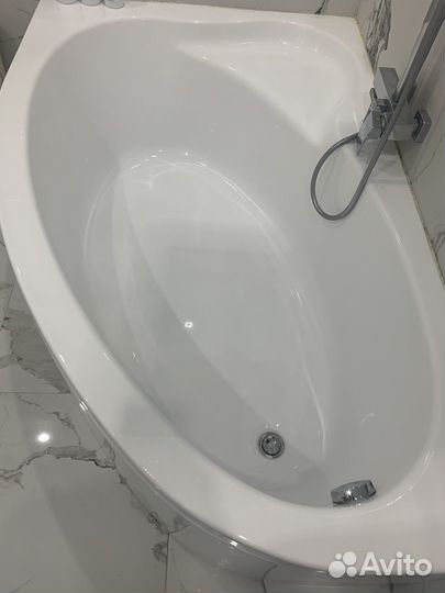 Акриловая ванна угловая