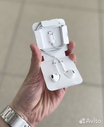 Наушники AirPods
