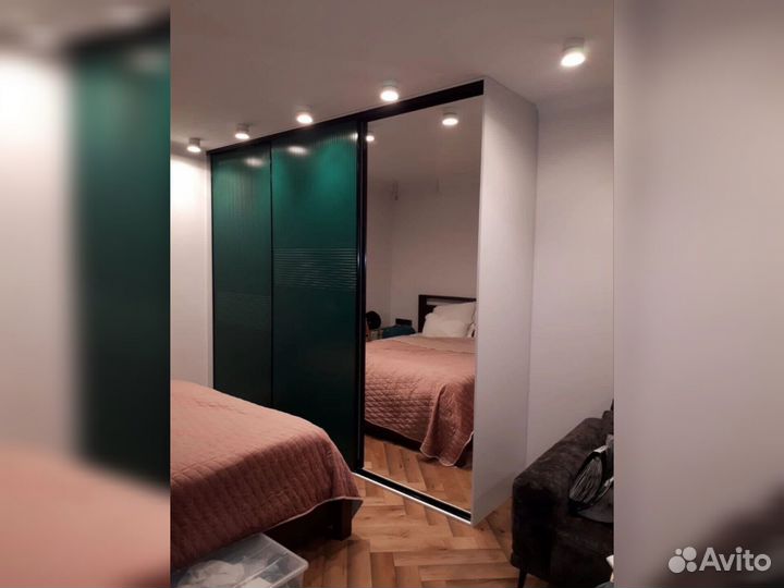 Шкаф с зеркалом