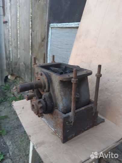 Редуктор реверсивный