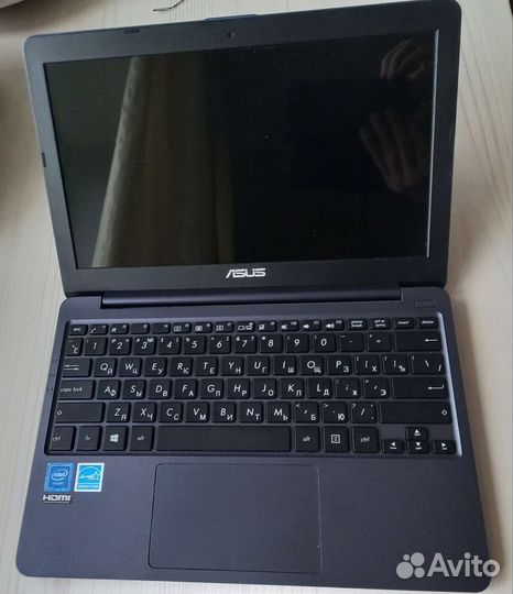 Продам нетбук Asus E203 MA