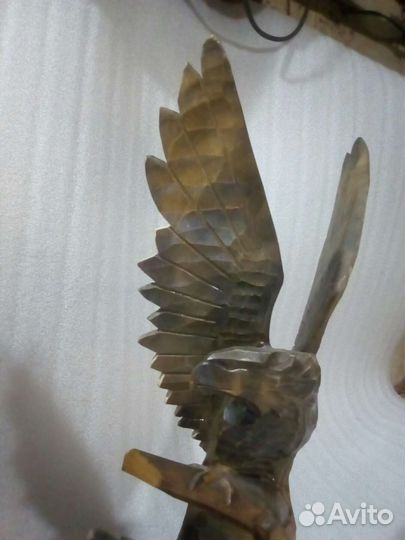 Орлица с орленком статуетка