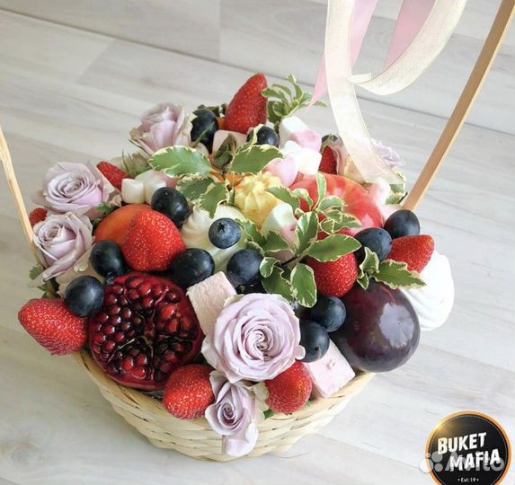 Подарочная корзина, съедобный букет