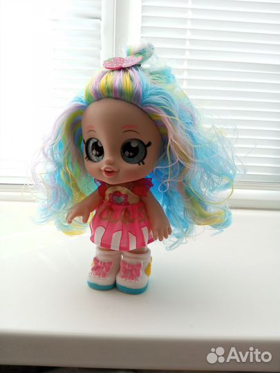 Кукла/ пупс лол. Поет песню Барбарики